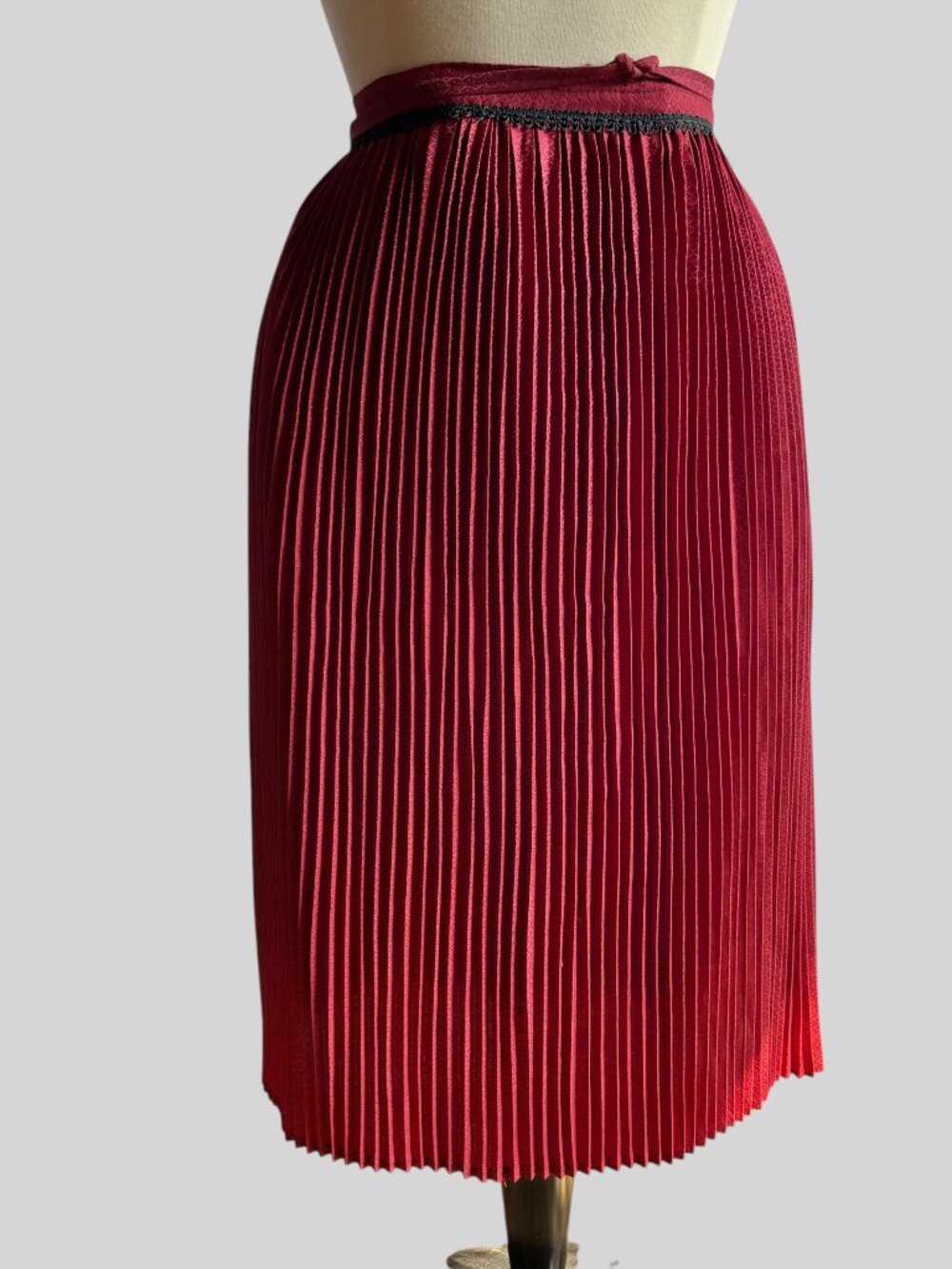 Hungarian Kalotaszegi Transylvanian Pleated Wrap Around Folk Skirt